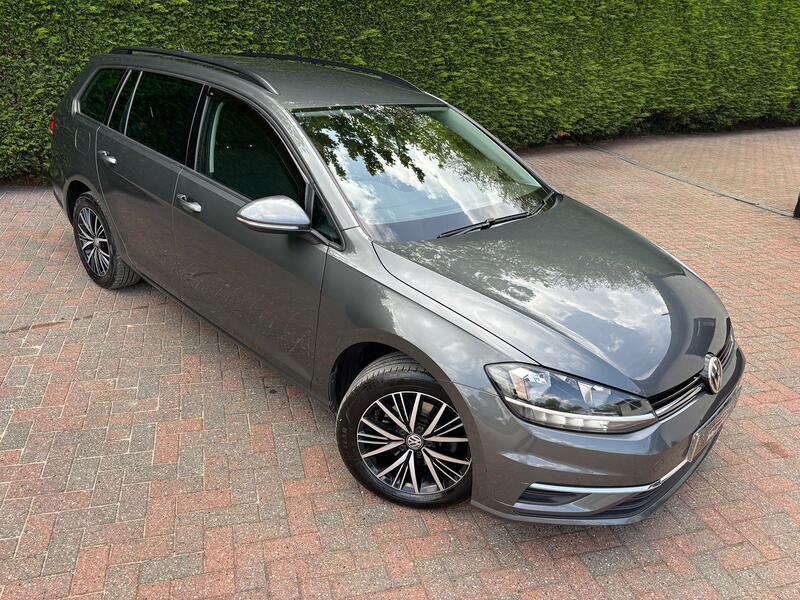 View VOLKSWAGEN GOLF 1.6 TDI SE Nav