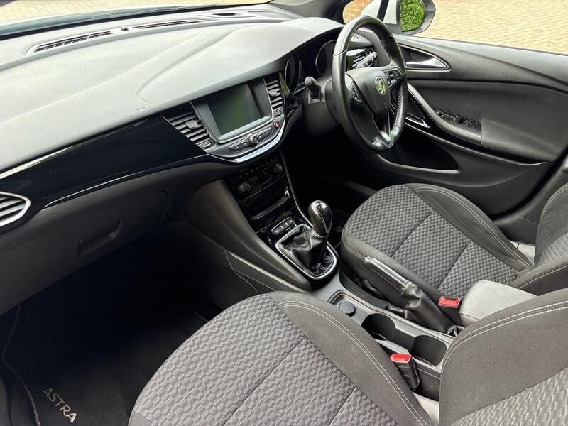 VAUXHALL ASTRA