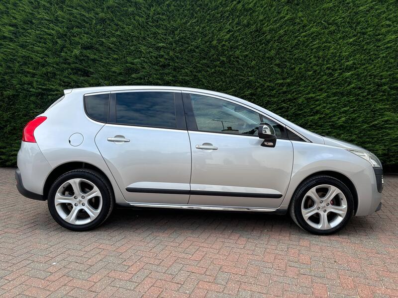 View PEUGEOT 3008 1.6 HDi Allure