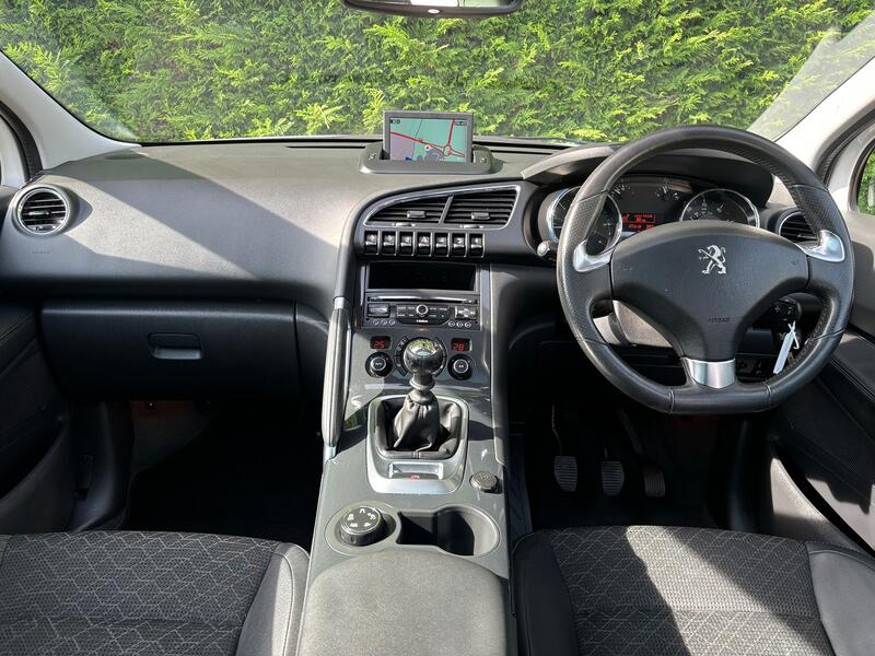 View PEUGEOT 3008 1.6 BlueHDi Allure