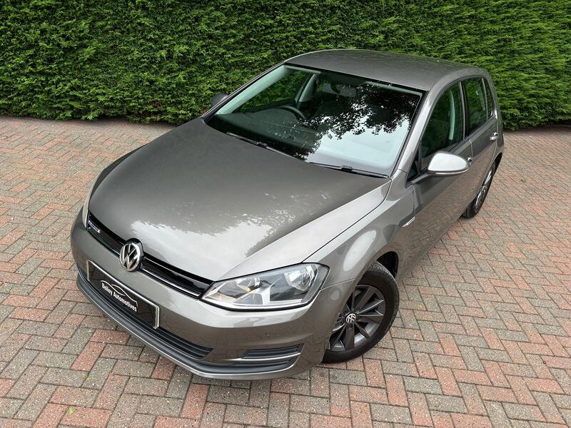 View VOLKSWAGEN GOLF 1.6 TDI BlueMotion