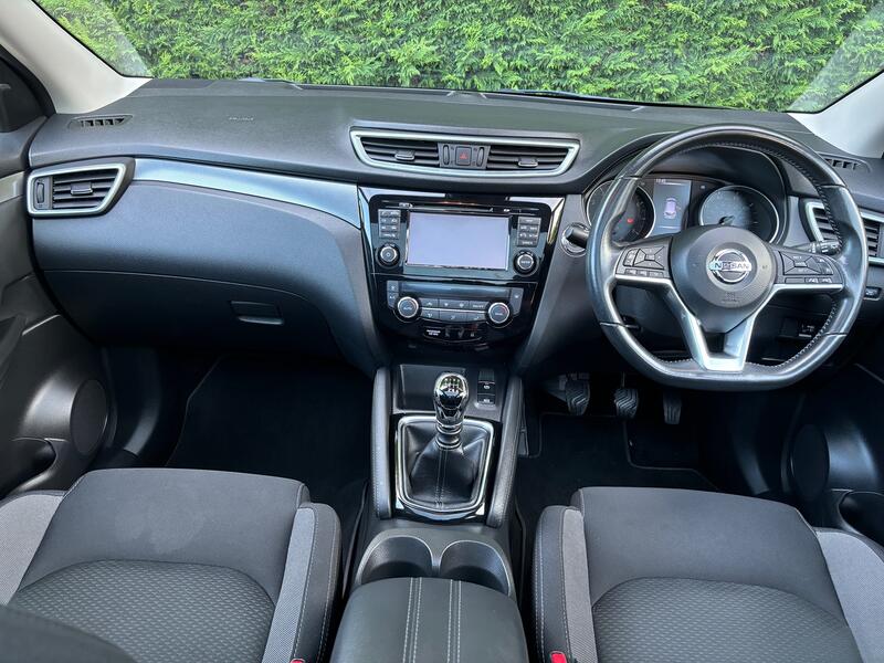 View NISSAN QASHQAI 1.3 DIG-T N-Connecta