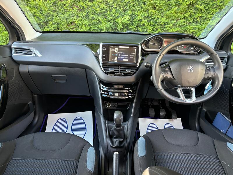 View PEUGEOT 208 1.6 e-HDi Allure