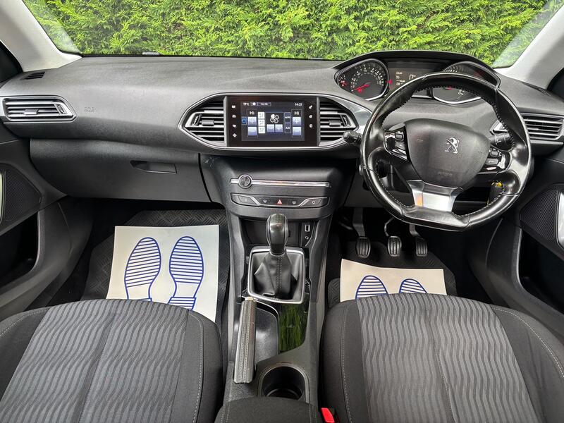 View PEUGEOT 308 1.6 BlueHDi Active