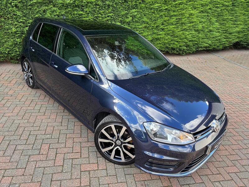 View VOLKSWAGEN GOLF 2.0 TDI BlueMotion Tech R-Line Edition