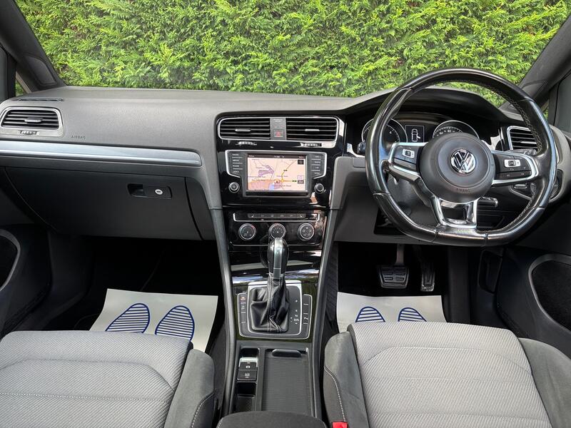 View VOLKSWAGEN GOLF 2.0 TDI BlueMotion Tech R-Line Edition