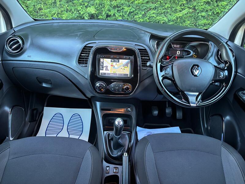 View RENAULT CAPTUR 1.5 Dynamique MediaNav dCi 90 Stop & Start