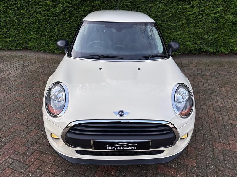 MINI HATCH