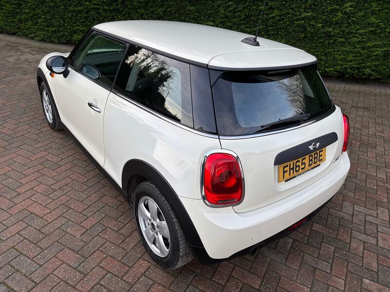 MINI HATCH