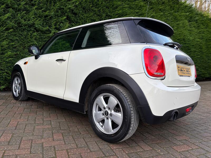 MINI HATCH