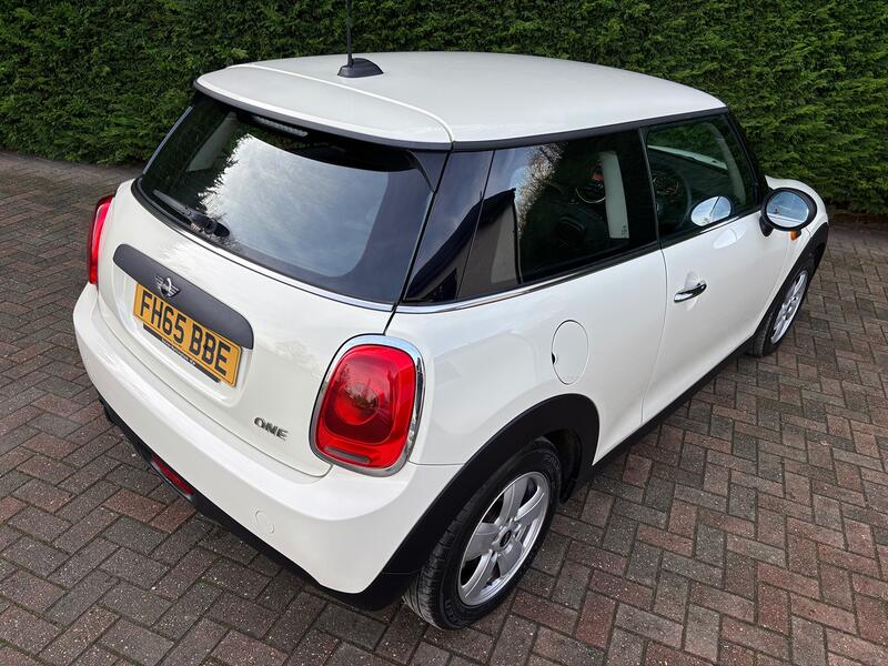 MINI HATCH