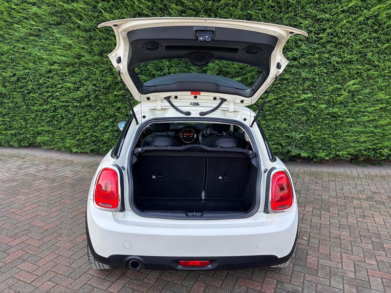 MINI HATCH