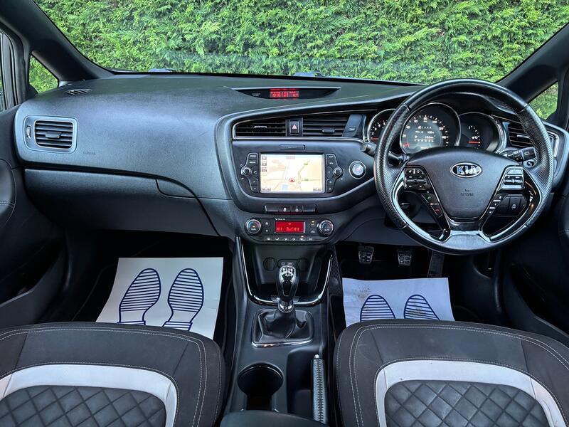 View KIA CEED 1.6 CRDi GT-Line