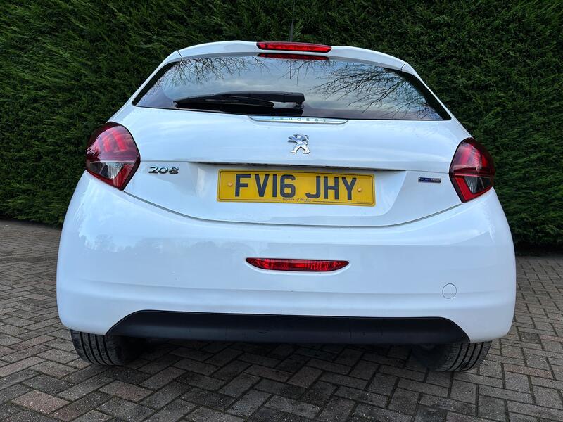 PEUGEOT 208