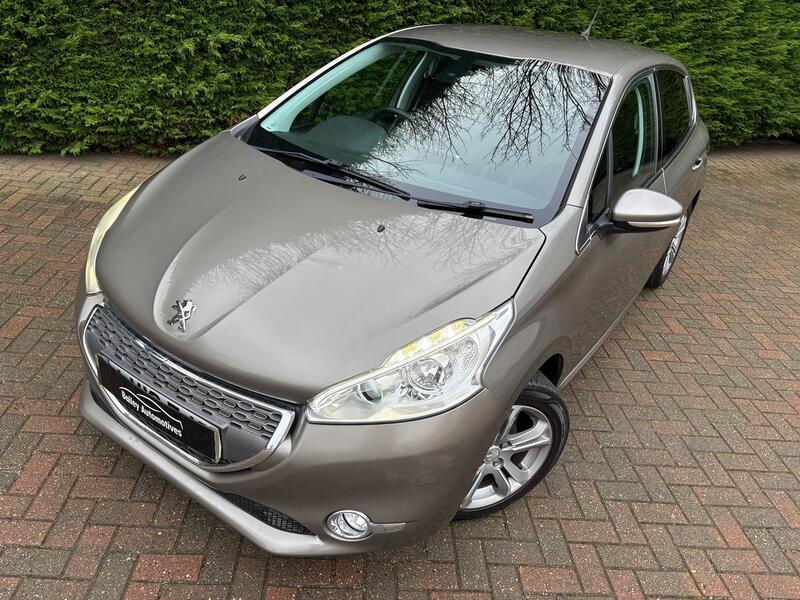 View PEUGEOT 208 1.4 HDi Allure