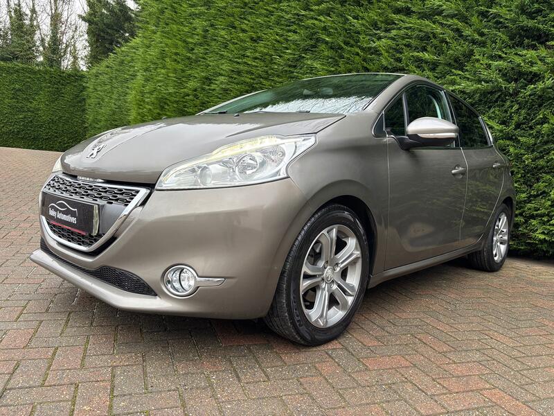 PEUGEOT 208