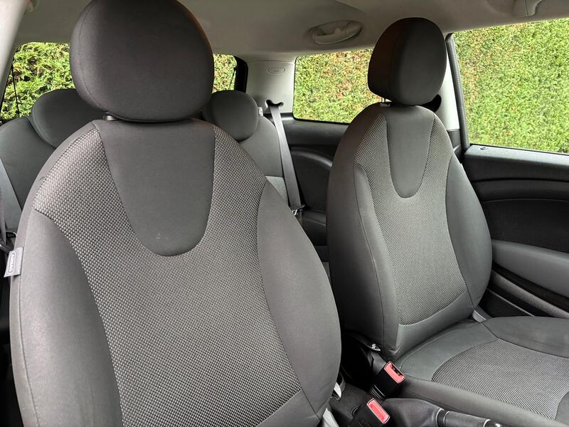MINI HATCH