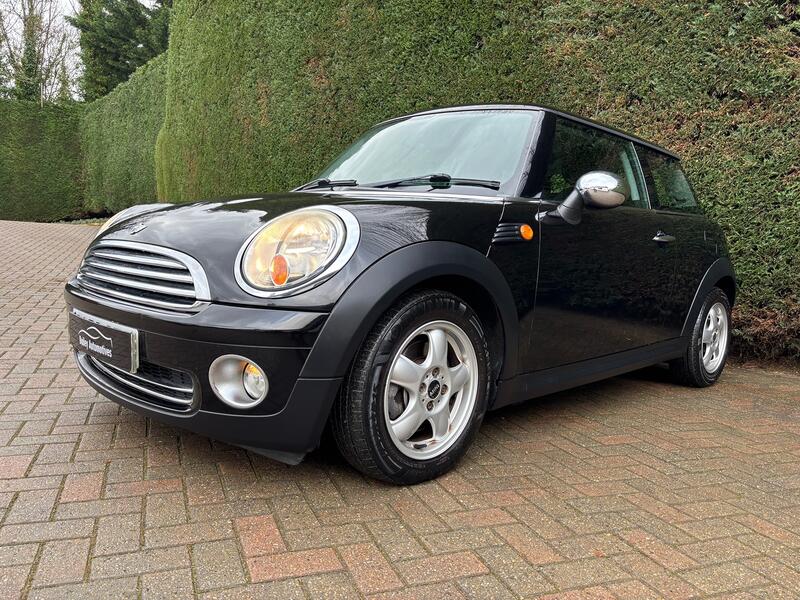 MINI HATCH