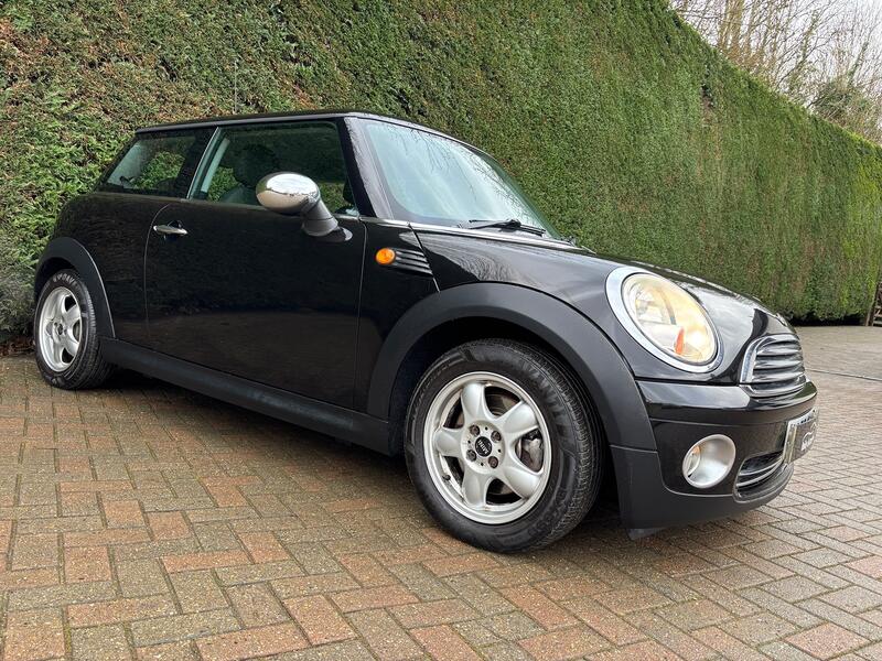 MINI HATCH