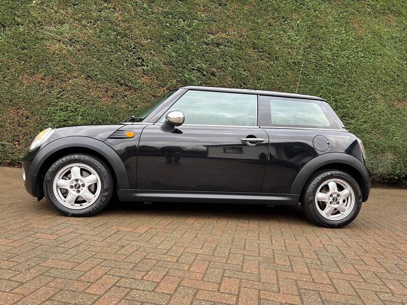 MINI HATCH