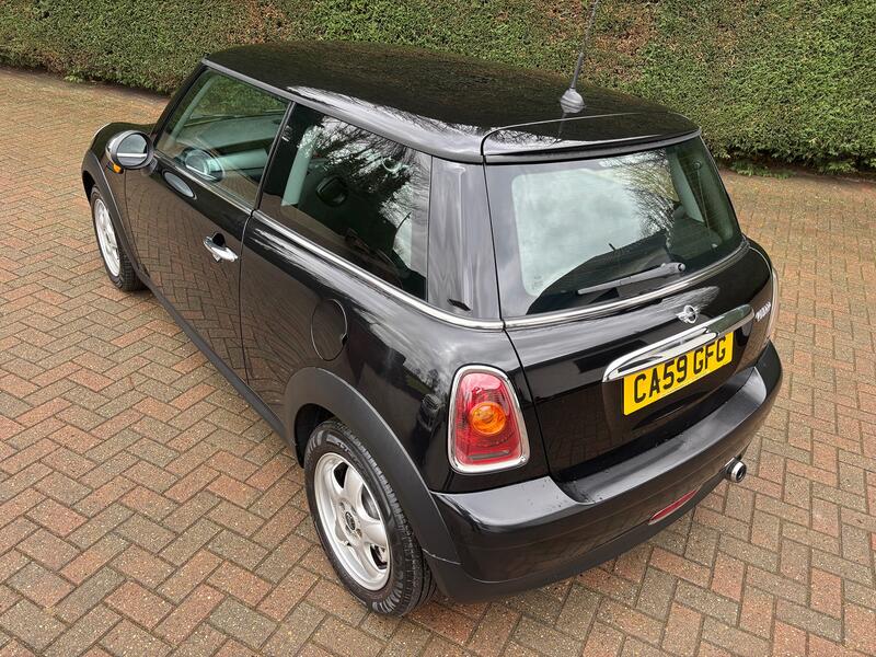 MINI HATCH