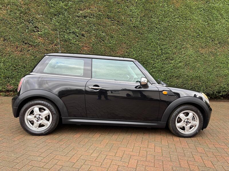 MINI HATCH