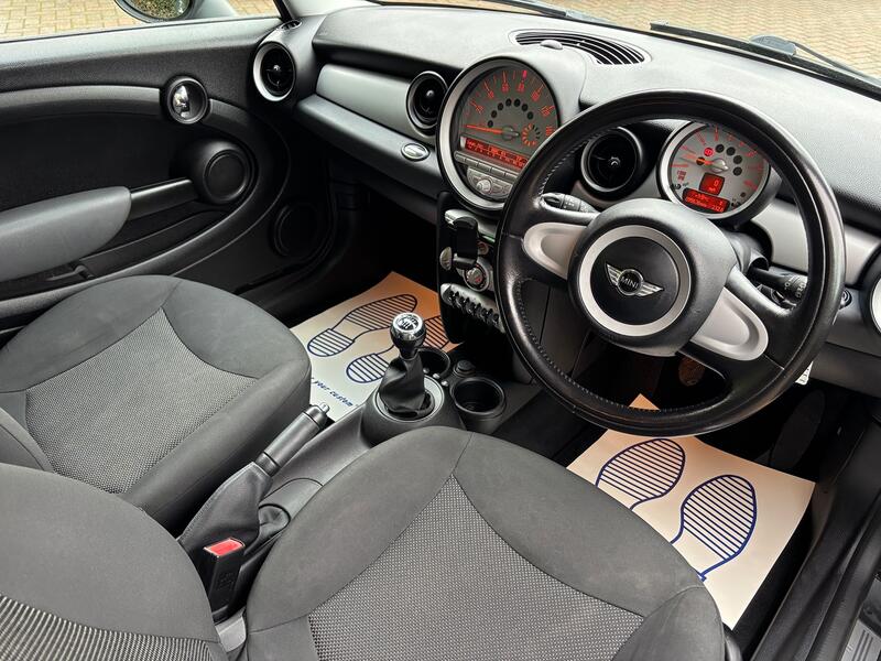 MINI HATCH