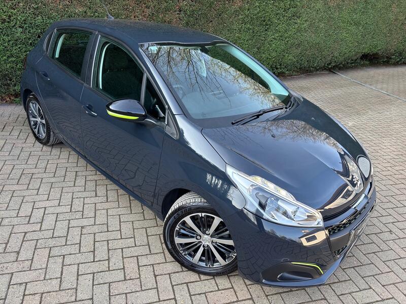 View PEUGEOT 208 1.2 PureTech Active Design Lime