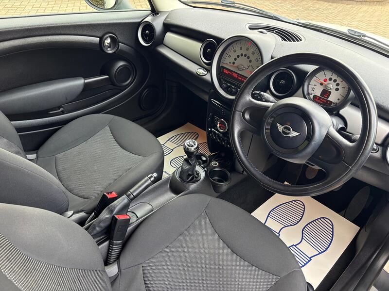 MINI HATCH