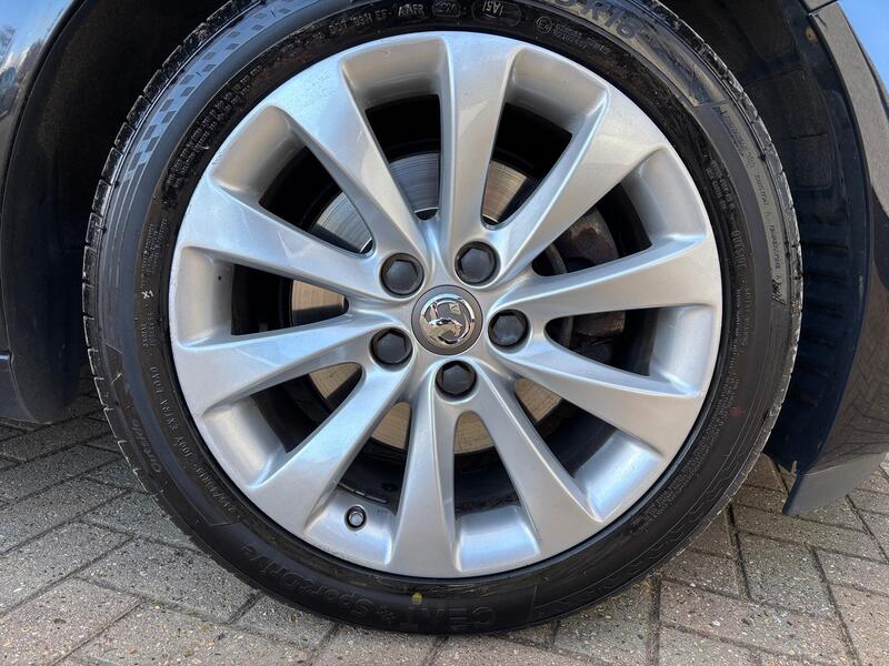 VAUXHALL INSIGNIA