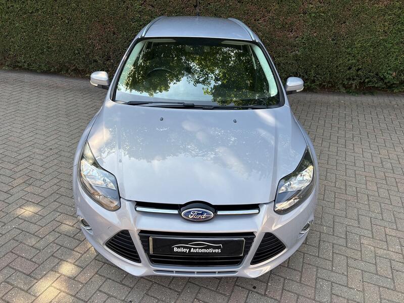 View FORD FOCUS 1.6 Titanium Navigator