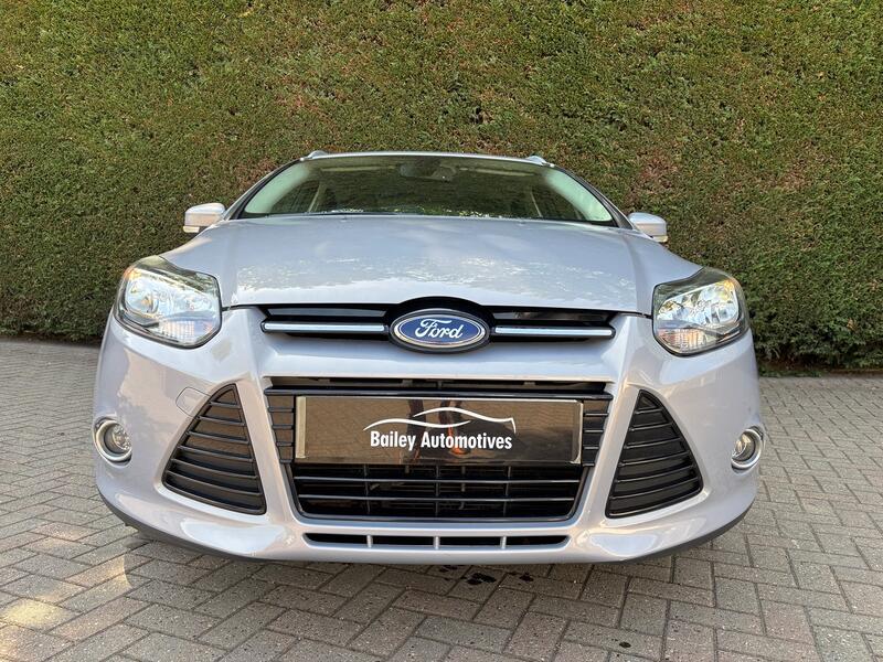 View FORD FOCUS 1.6 Titanium Navigator