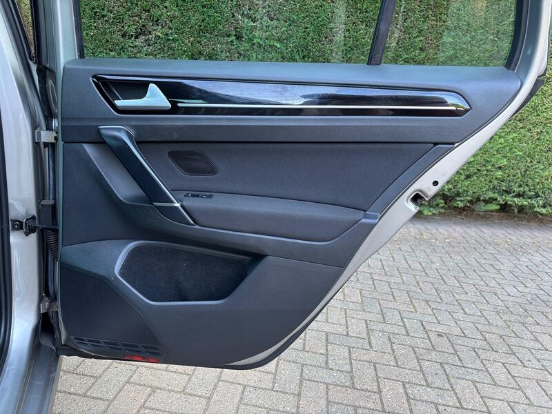 VOLKSWAGEN GOLF SV