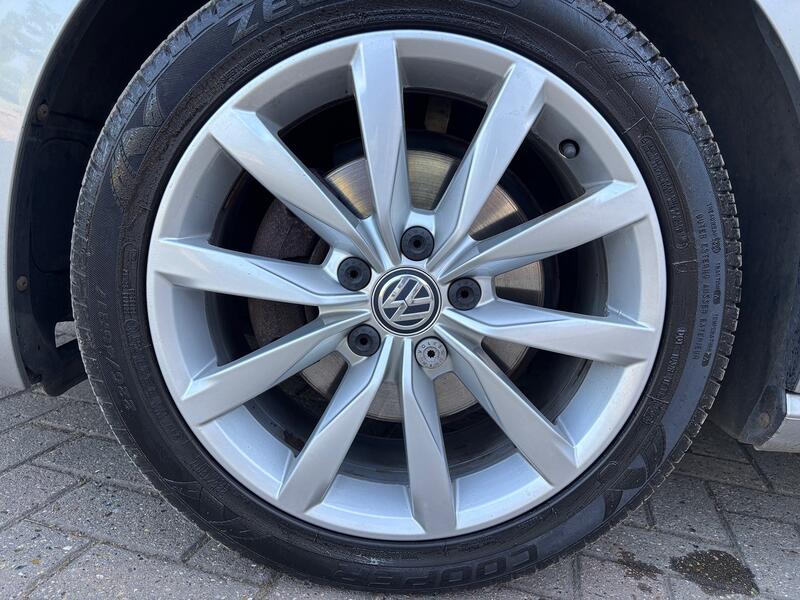 VOLKSWAGEN GOLF SV