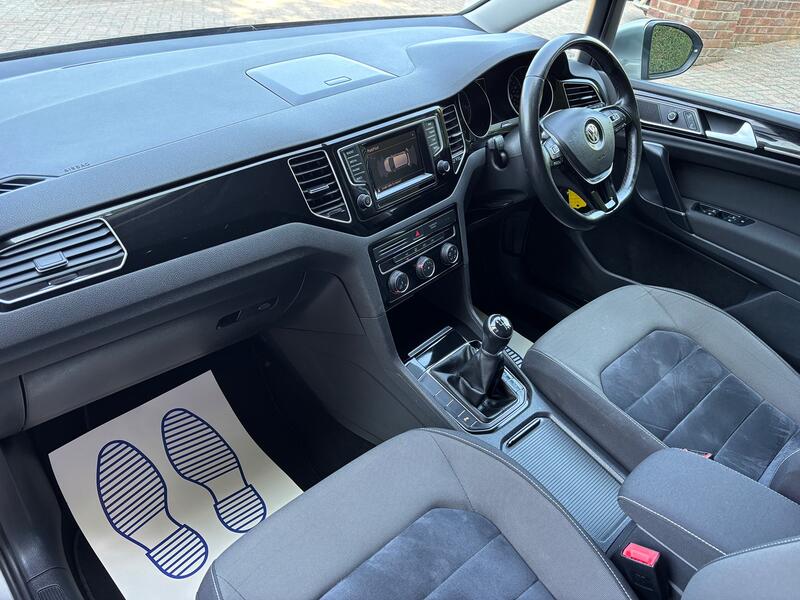 VOLKSWAGEN GOLF SV