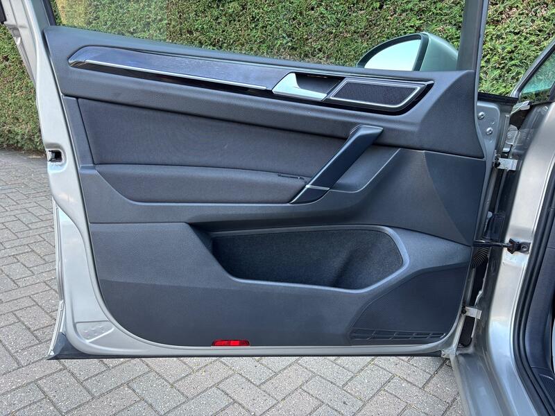 VOLKSWAGEN GOLF SV