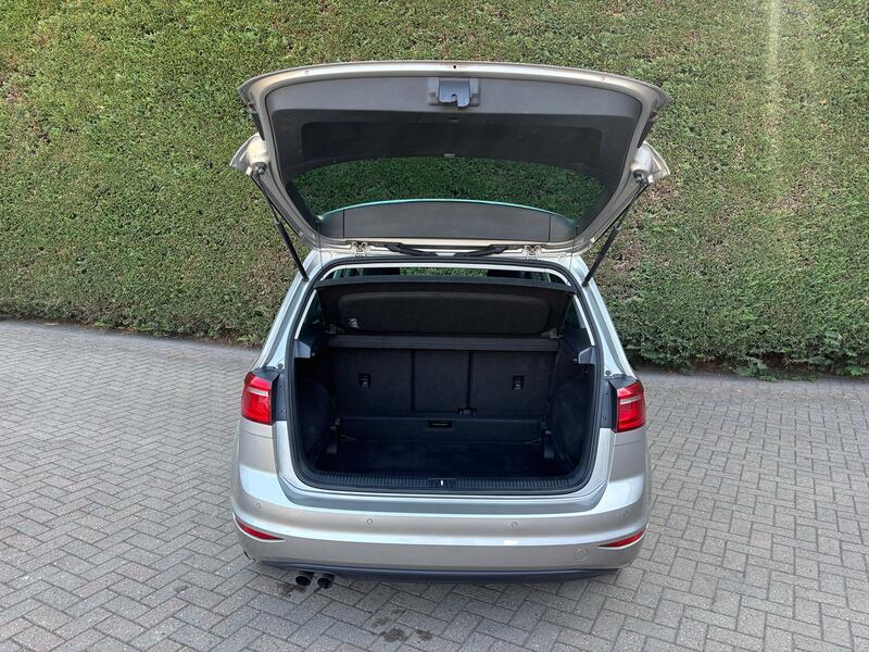 VOLKSWAGEN GOLF SV