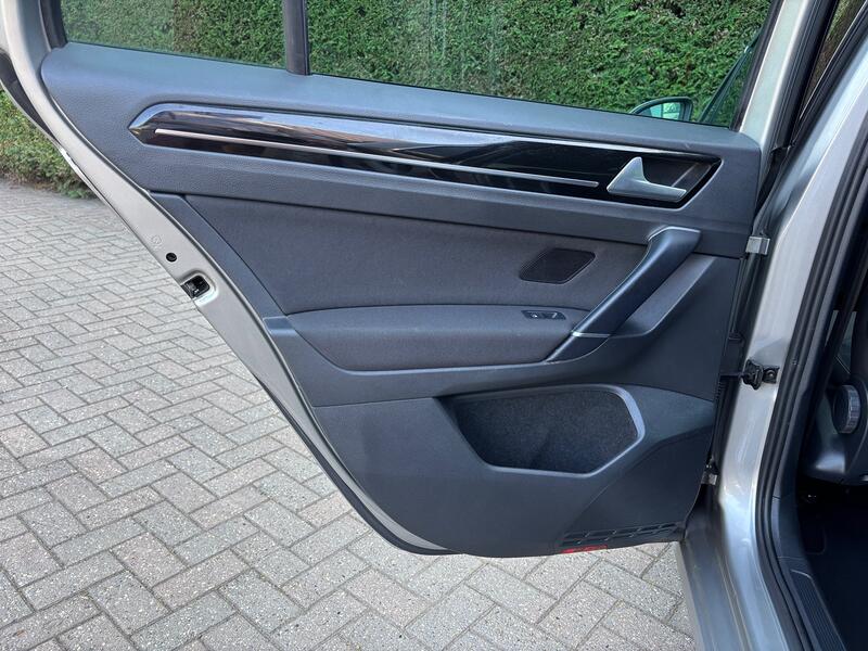 VOLKSWAGEN GOLF SV
