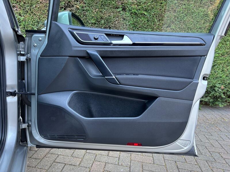 VOLKSWAGEN GOLF SV