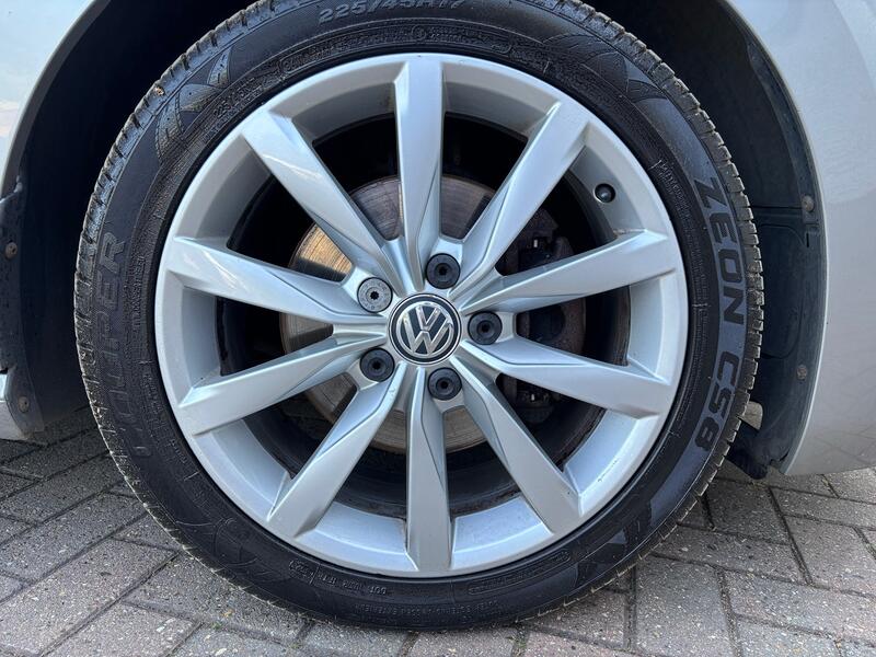 VOLKSWAGEN GOLF SV