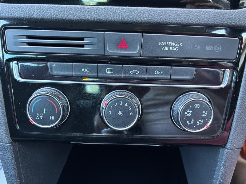 VOLKSWAGEN GOLF SV