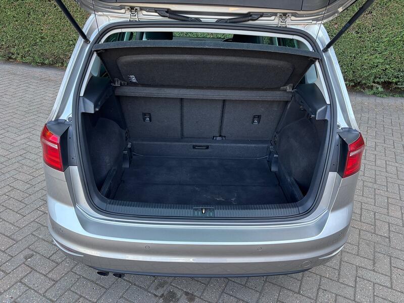 VOLKSWAGEN GOLF SV