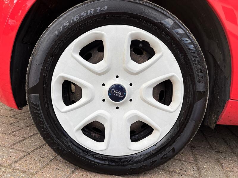 FORD KA