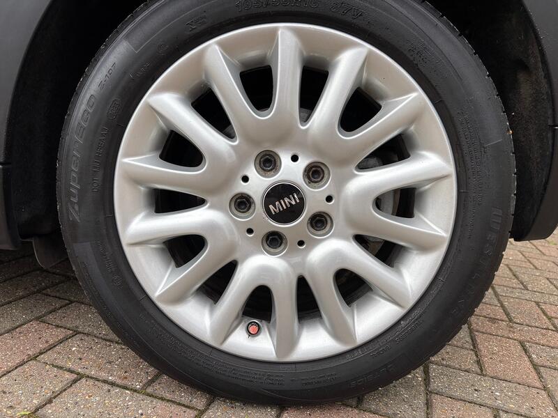 MINI HATCH