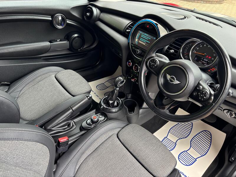 MINI HATCH