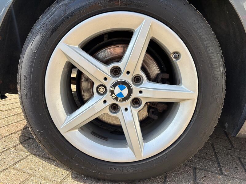 BMW 1 SERIES