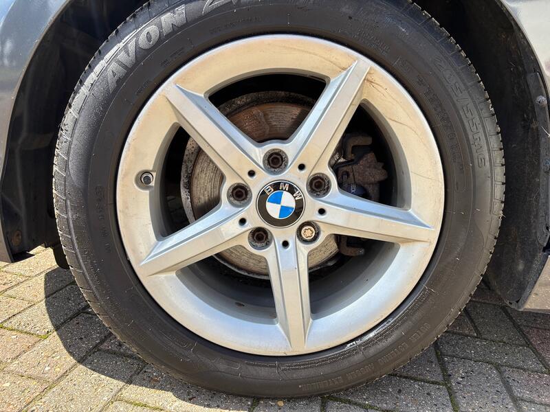 BMW 1 SERIES
