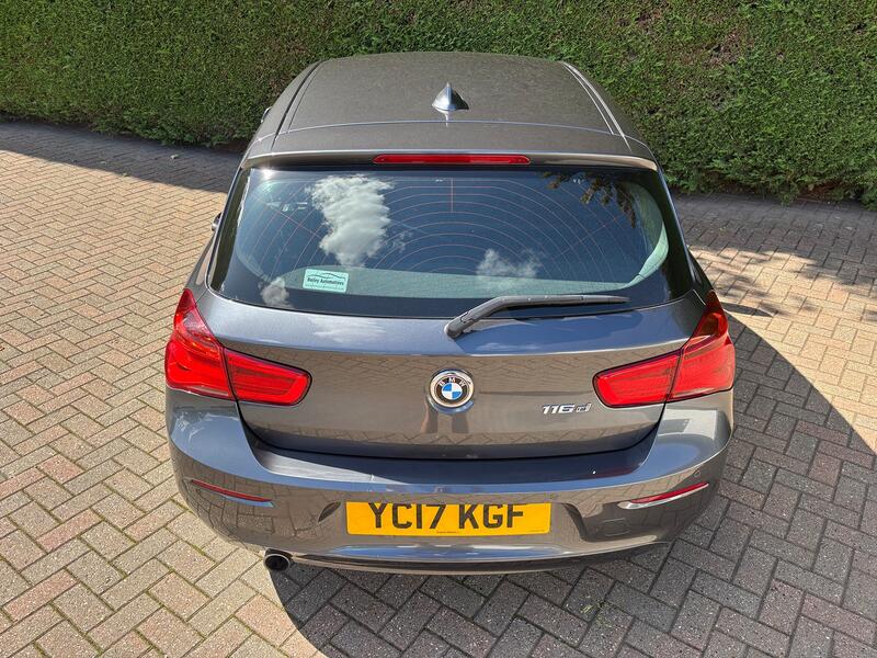 BMW 1 SERIES