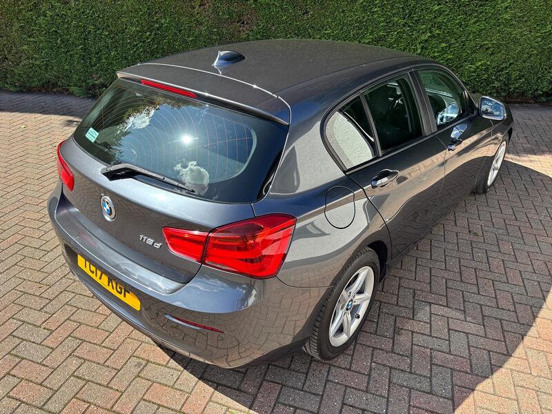 BMW 1 SERIES
