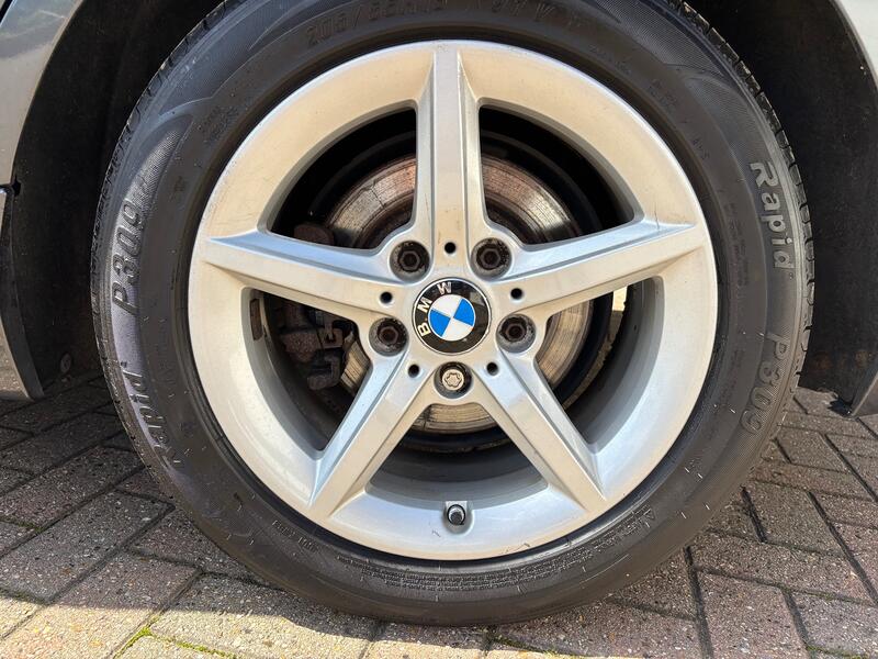 BMW 1 SERIES
